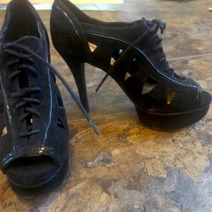 Gianna Bini black faux suede platform